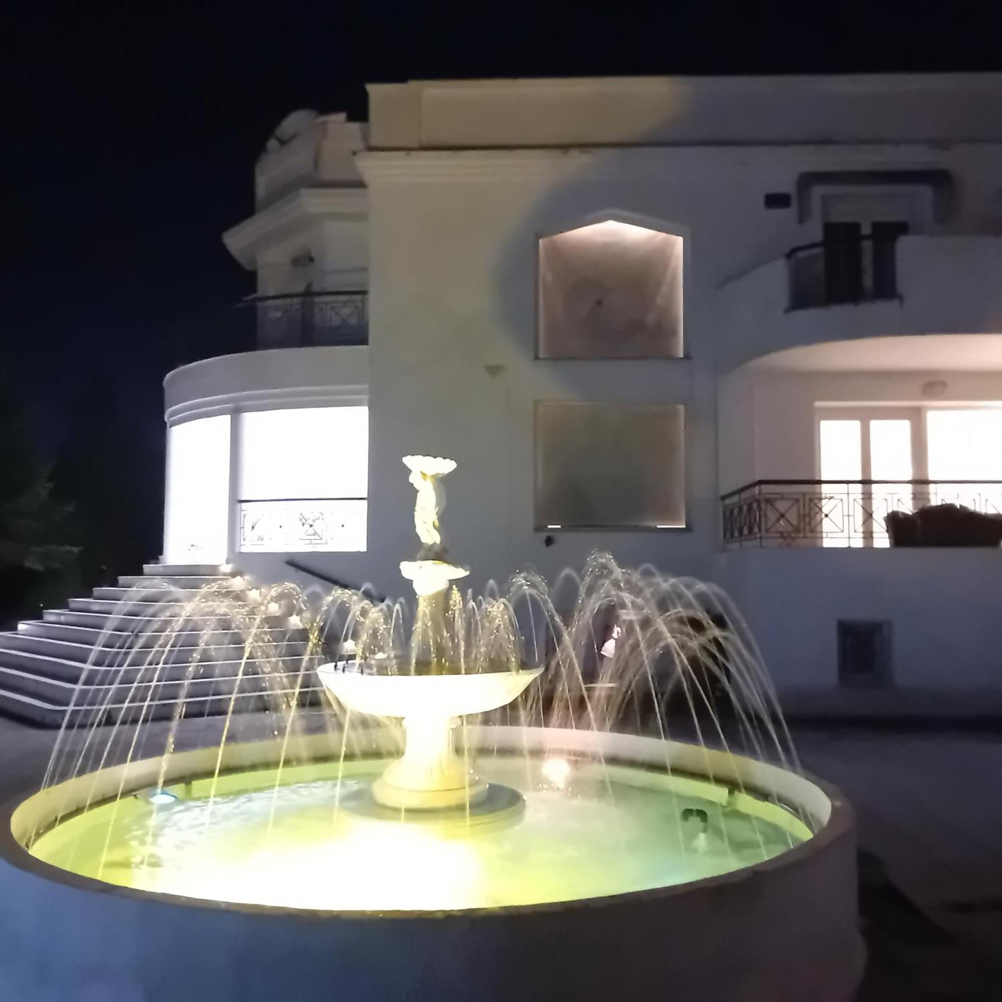 Πολυτελησ Βιλα 8 - 10 Ατομων Στην Περιοχη Αεροδρομιου Θεσσαλονικησ Villa Livadaki  Exteriör bild
